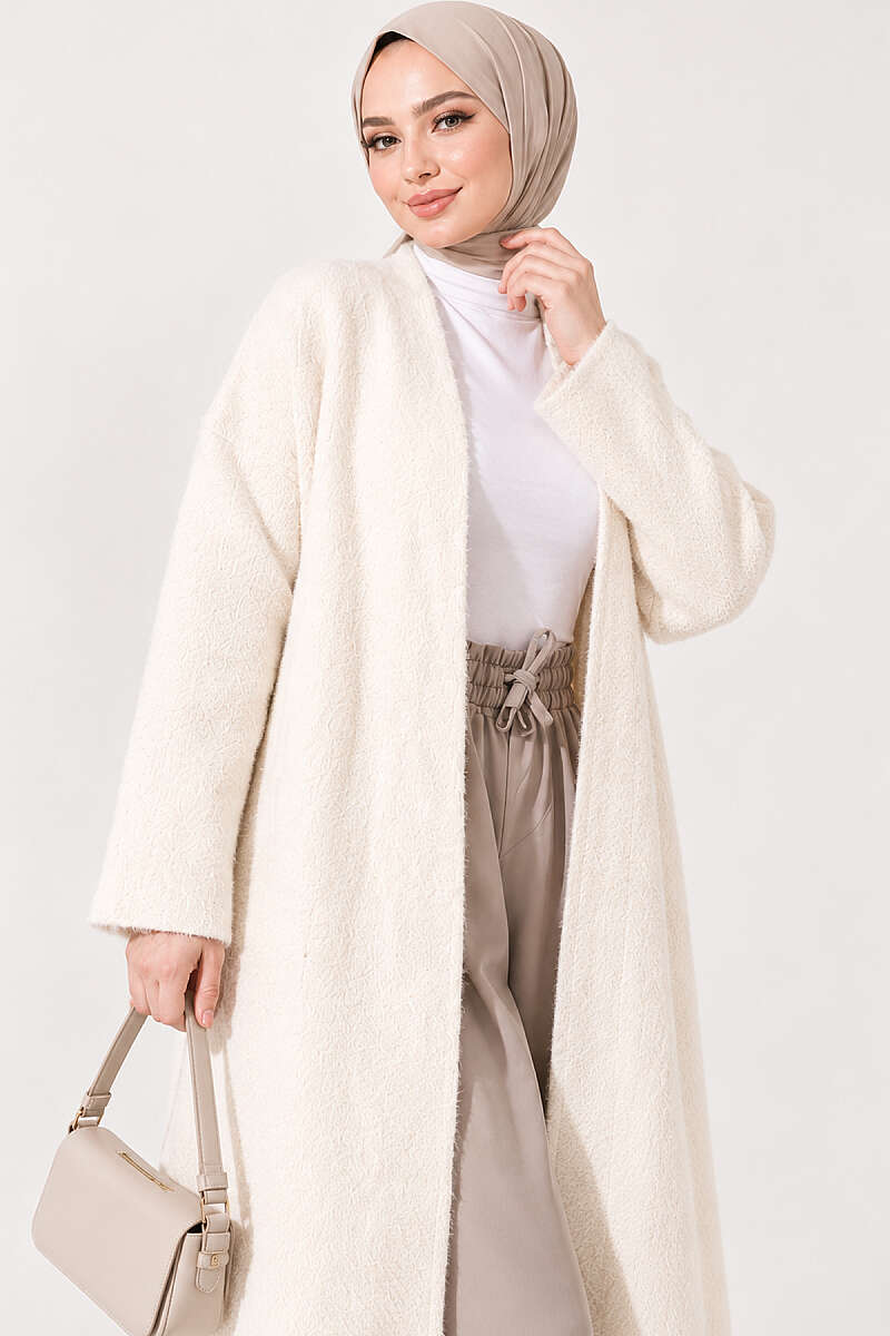 https://cdn.pazarium.com.tr/sakalli-uzun-kollu-hirka-ekru-824205-20-B.jpg