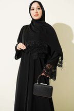 https://cdn.pazarium.com.tr/salli-cicek-suslemeli-abaya-elbise-siyah-dantelli-804972-19-B.jpg