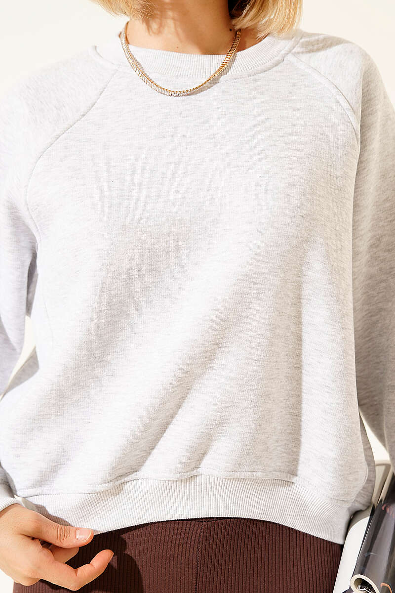 https://cdn.pazarium.com.tr/sardonlu-basic-kisa-sweatshirt-melanj-gri-822470-16-B.jpg