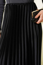 Saten Görünümlü Pileli Etek Siyah