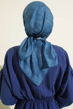 https://cdn.pazarium.com.tr/serit-cizgili-desenli-esarp-indigo-800681-19-B.jpg