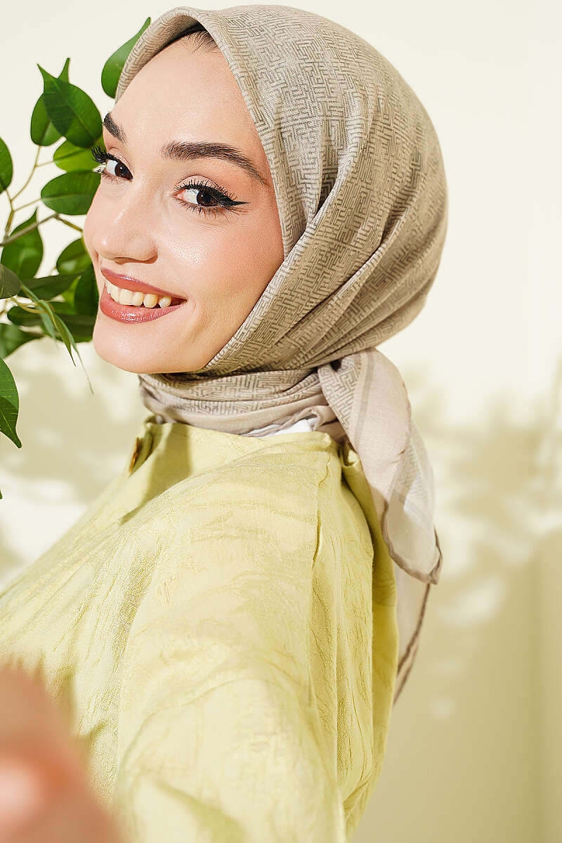 https://cdn.pazarium.com.tr/serit-cizgili-desenli-esarp-nefti-801534-19-B.jpg