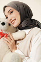 https://cdn.pazarium.com.tr/seritli-bambu-kras-esarp-siyah-745706-16-B.jpg