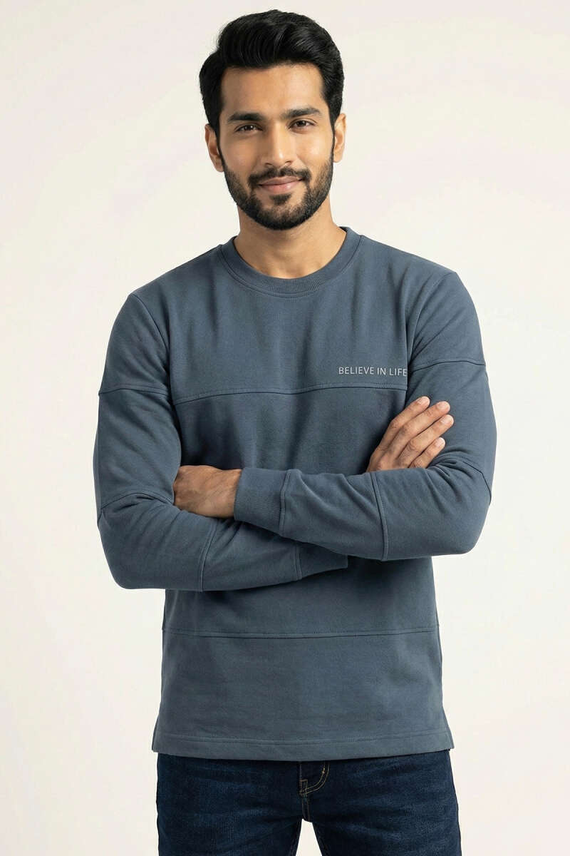 Şeritli Yaka Yazılı Erkek Sweatshirt