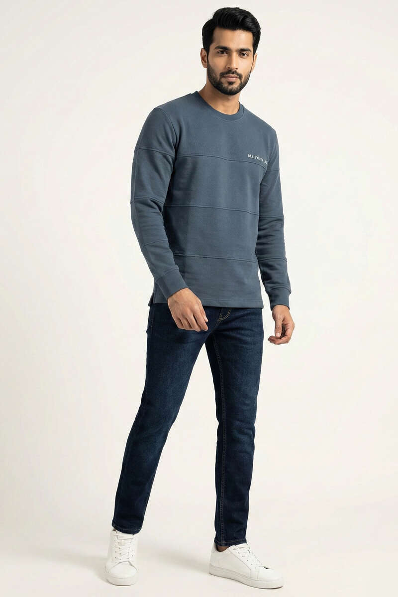 Şeritli Yaka Yazılı Erkek Sweatshirt
