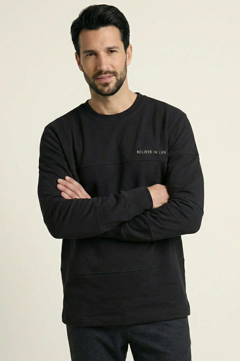Şeritli Yaka Yazılı Erkek Sweatshirt