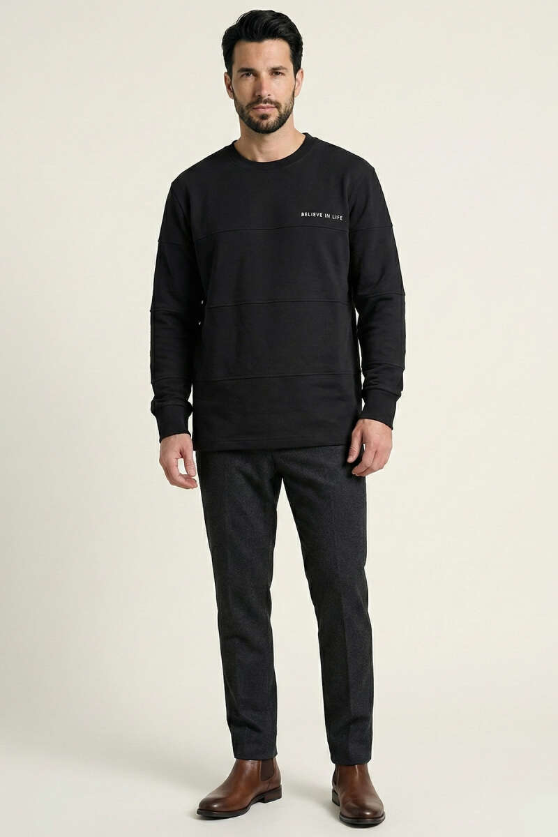 Şeritli Yaka Yazılı Erkek Sweatshirt