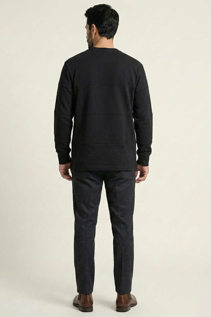 Şeritli Yaka Yazılı Erkek Sweatshirt