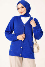 https://cdn.pazarium.com.tr/serpme-dugme-detayli-triko-hirka-saks-825714-20-B.jpg