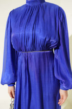 Robe de soirée à manches ballons avec pierres en rangée