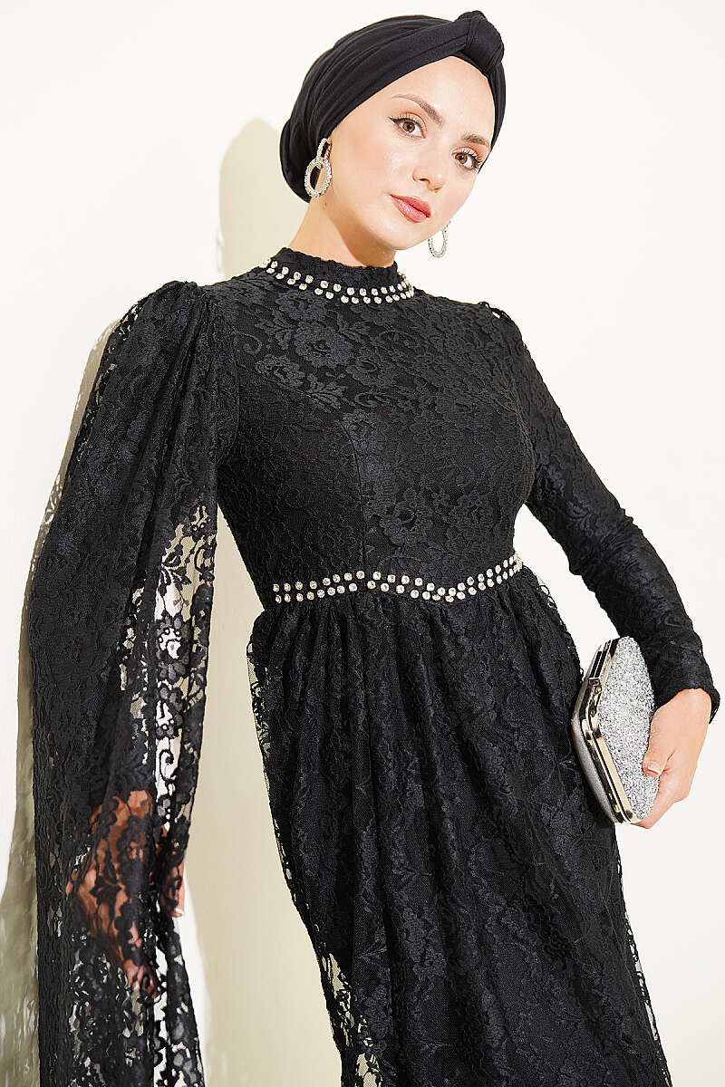 https://cdn.pazarium.com.tr/sira-tasli-dantelli-omuz-pelerinli-abiye-siyah-805735-19-B.jpg