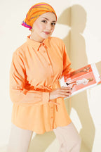 https://cdn.pazarium.com.tr/sirt-dantelli-ipli-tensel-gomlek-oranj-737591-17-B.jpg