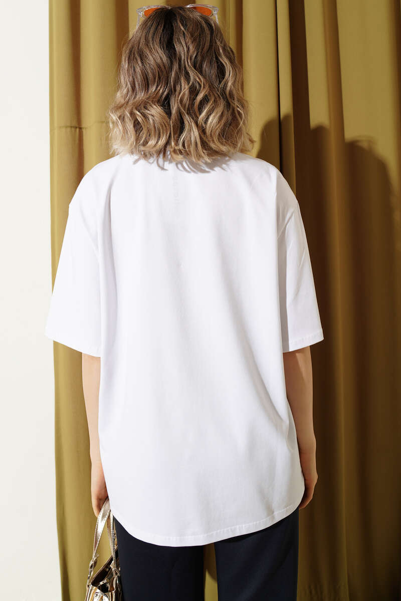 https://cdn.pazarium.com.tr/stockholm-yazili-t-shirt-beyaz-758804-18-B.jpg