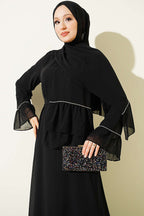https://cdn.pazarium.com.tr/su-yolu-tasli-salli-sifon-elbise-siyah-804905-19-B.jpg