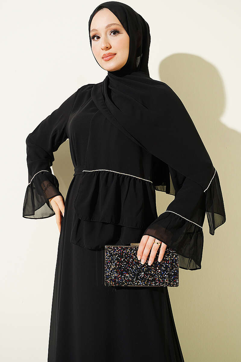 https://cdn.pazarium.com.tr/su-yolu-tasli-salli-sifon-elbise-siyah-804905-19-B.jpg