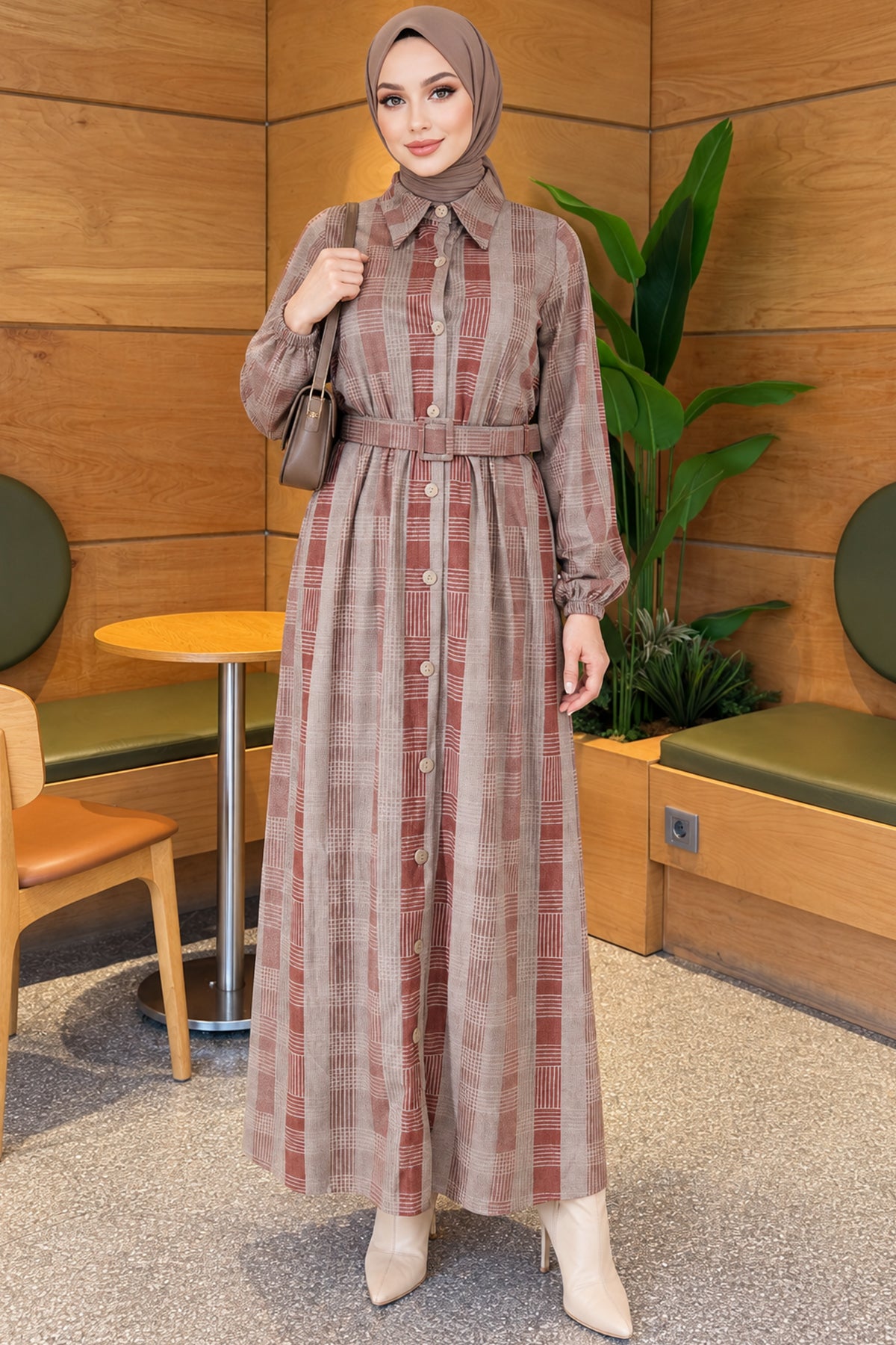 Beiges Karo-Kleid mit durchgehender Knopfleiste aus Cord