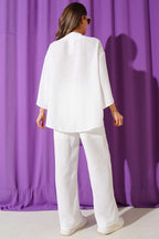 https://cdn.pazarium.com.tr/tahta-boncuk-detayli-kimono-ikili-takim-beyaz-655130-15-B.jpg