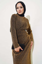 https://cdn.pazarium.com.tr/tas-aksesuarli-simli-elbise-camel-535887-12-B.jpg