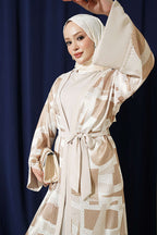 https://cdn.pazarium.com.tr/tas-jakarli-desenli-abaya-takim-bej-815352-20-B.jpg