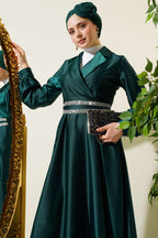 https://cdn.pazarium.com.tr/tas-kusakli-kruvaze-yaka-saten-elbise-zumrut-609074-14-B.jpg