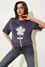 https://cdn.pazarium.com.tr/tasli-gupur-cicekli-t-shirt-fume-769682-18-B.jpg