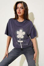 https://cdn.pazarium.com.tr/tasli-gupur-cicekli-t-shirt-fume-769684-18-B.jpg