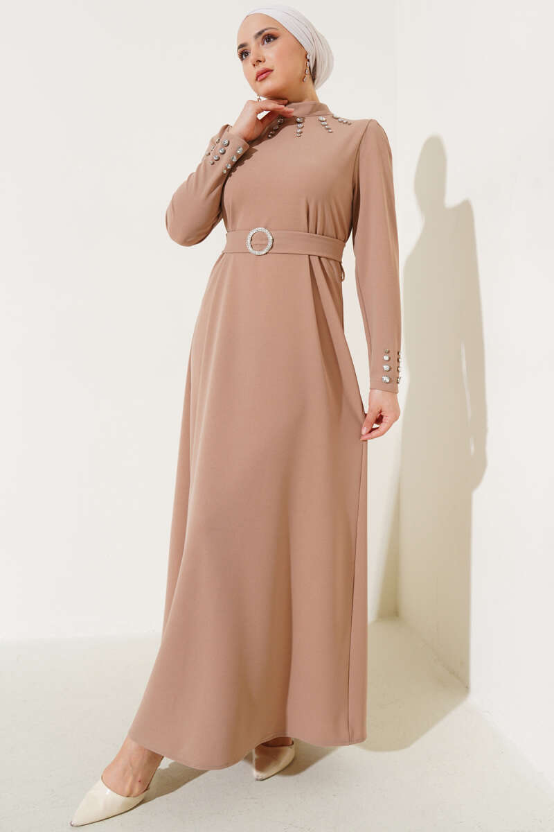 https://cdn.pazarium.com.tr/tasli-kemer-tokali-elbise-camel-579623-13-B.jpg