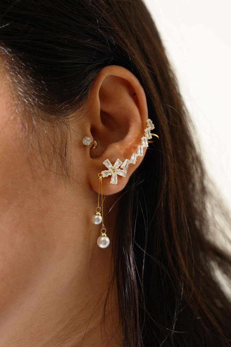 https://cdn.pazarium.com.tr/tasli-tragus-kikirdak-kupe-gold-659933-15-B.jpg