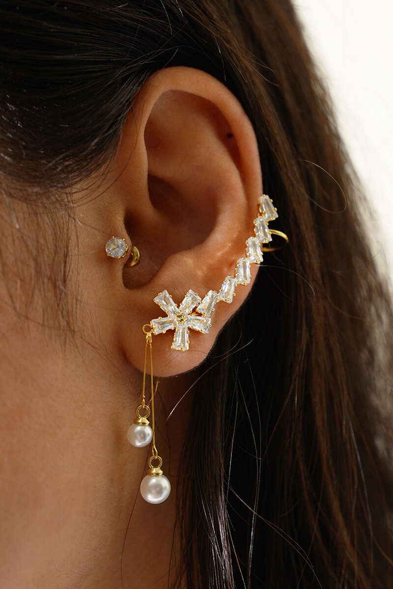 https://cdn.pazarium.com.tr/tasli-tragus-kikirdak-kupe-gold-659934-15-B.jpg