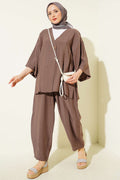https://cdn.pazarium.com.tr/tek-dugmeli-tensel-kimono-ikili-takim-kahve-799268-19-B.jpg