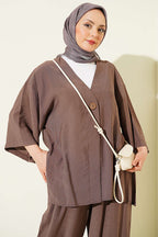 https://cdn.pazarium.com.tr/tek-dugmeli-tensel-kimono-ikili-takim-kahve-799272-19-B.jpg