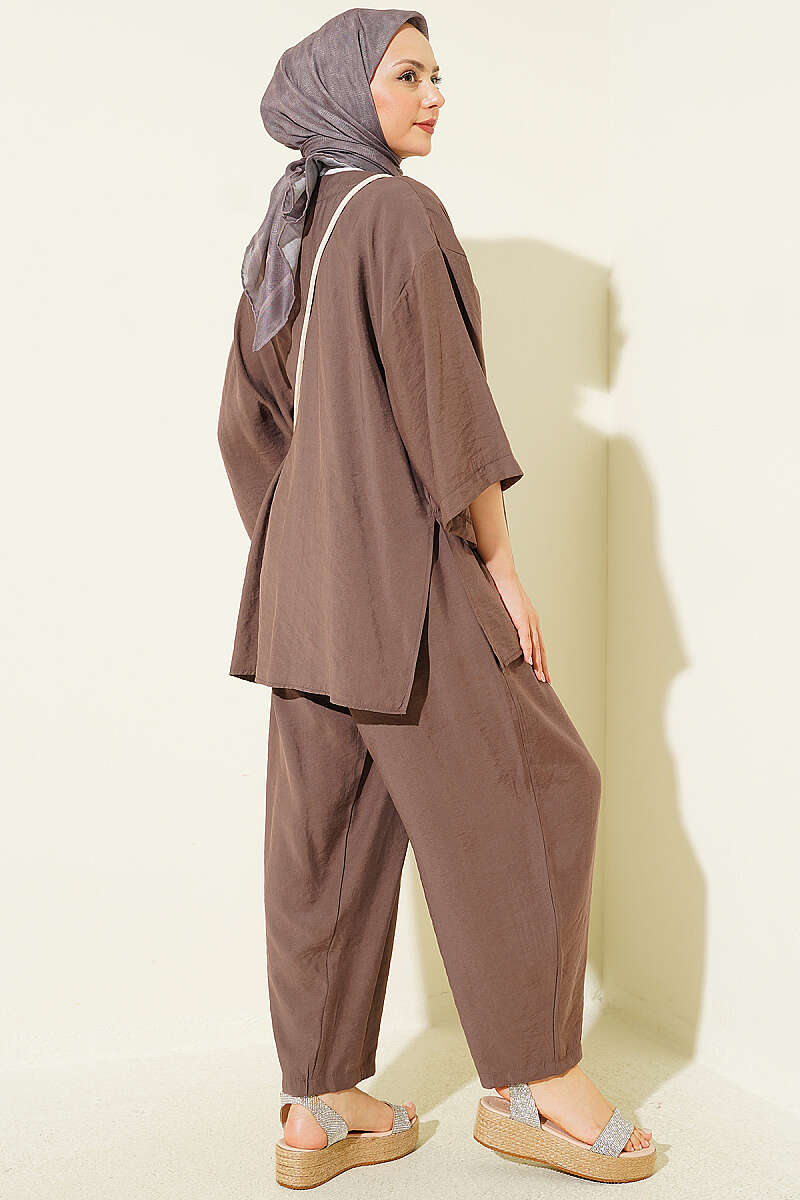 https://cdn.pazarium.com.tr/tek-dugmeli-tensel-kimono-ikili-takim-kahve-799276-19-B.jpg