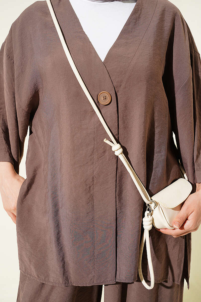 https://cdn.pazarium.com.tr/tek-dugmeli-tensel-kimono-ikili-takim-kahve-799278-19-B.jpg