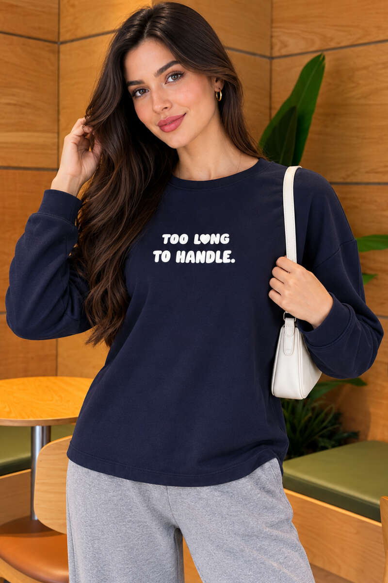 https://cdn.pazarium.com.tr/too-long-to-handle-baskili-sweatshirt-lacivert-835873-20-B.jpg
