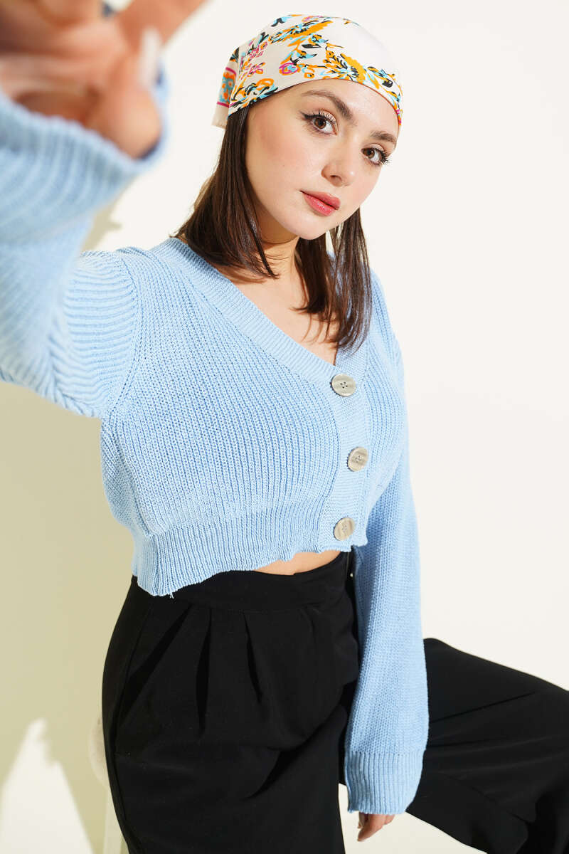 Üç Düğmeli Triko Crop Hırka