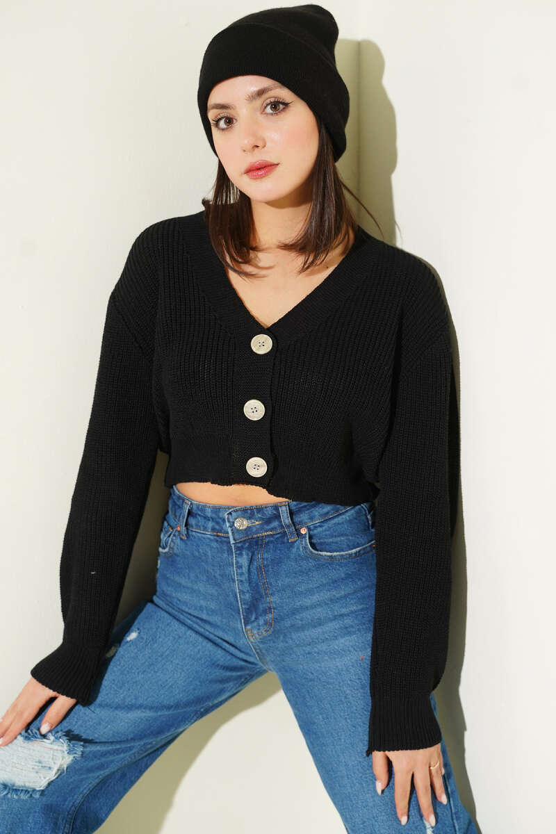 Üç Düğmeli Triko Crop Hırka