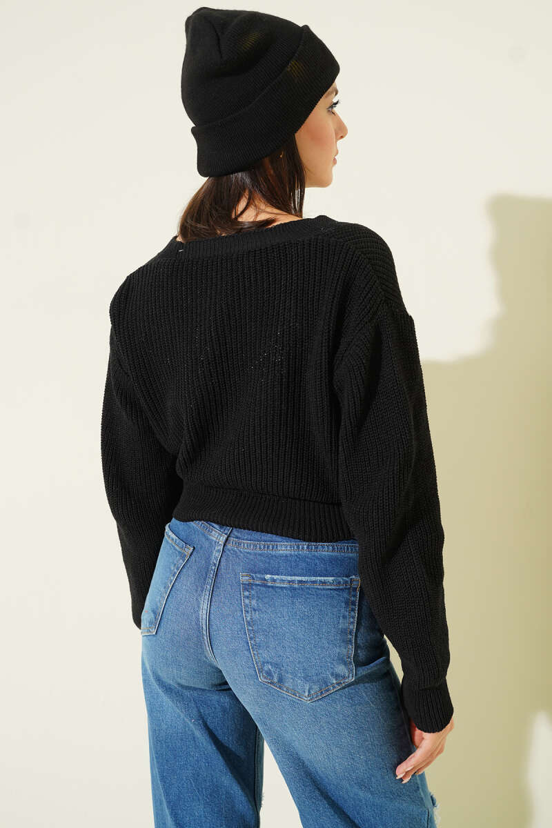 Üç Düğmeli Triko Crop Hırka