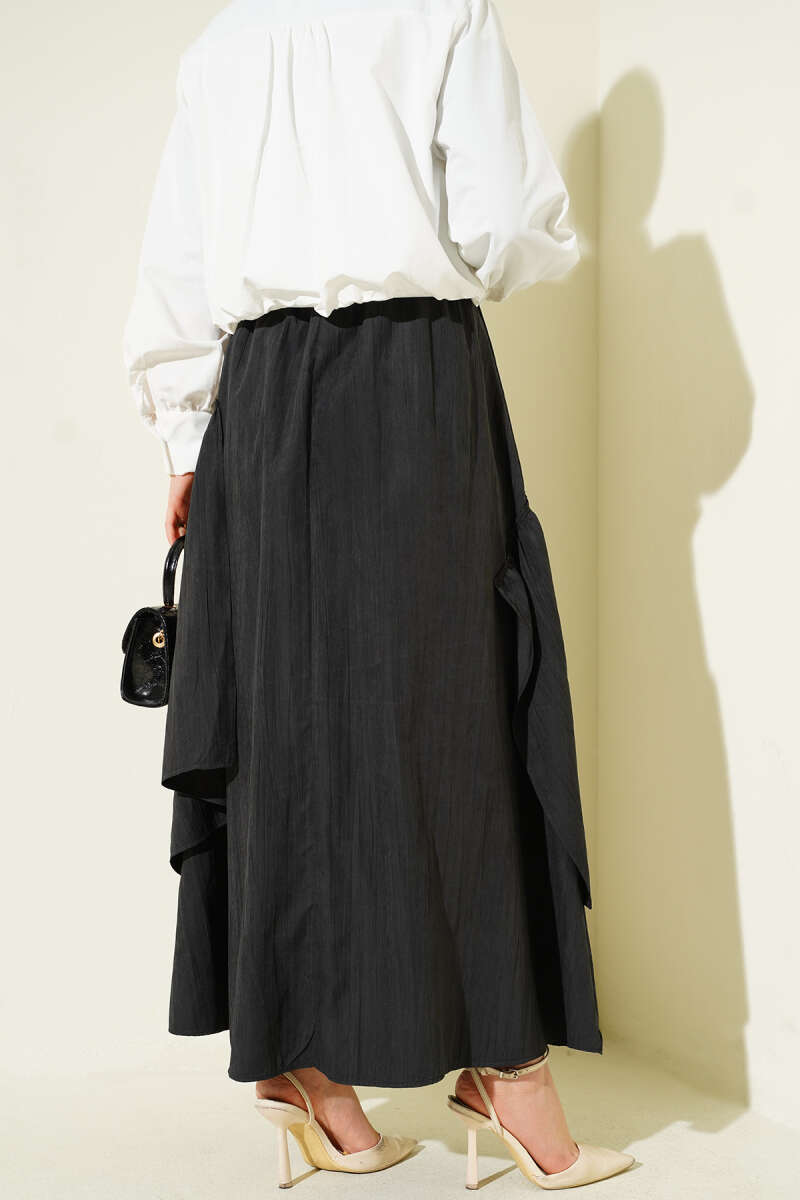 Üç Fırfırlı Etek