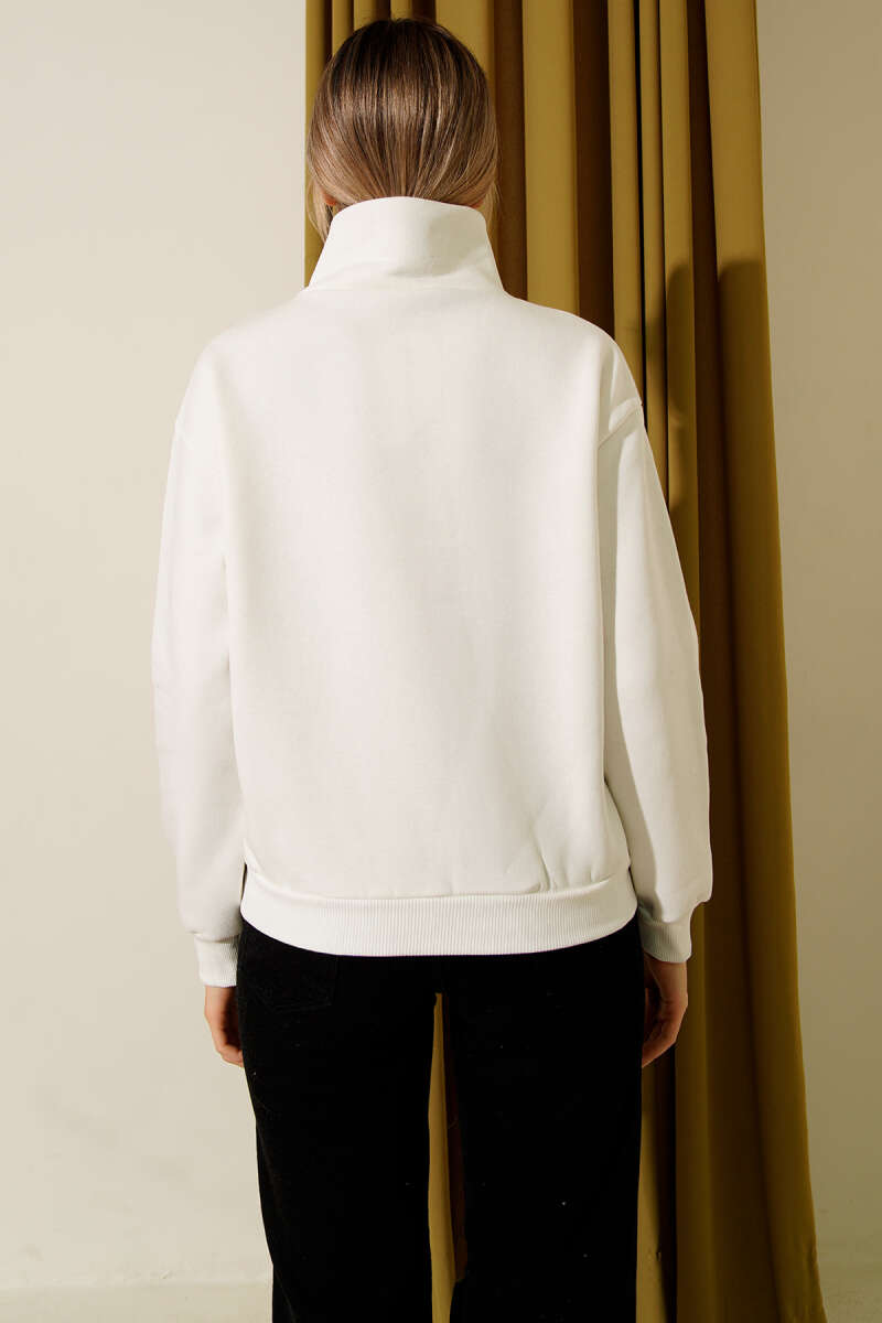 https://cdn.pazarium.com.tr/uc-iplik-dik-yaka-sweatshirt-ekru-702386-17-B.jpg
