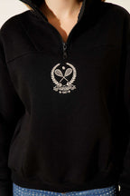https://cdn.pazarium.com.tr/uc-iplik-dik-yaka-sweatshirt-siyah-702391-17-B.jpg