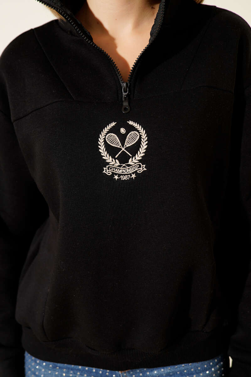 https://cdn.pazarium.com.tr/uc-iplik-dik-yaka-sweatshirt-siyah-702391-17-B.jpg