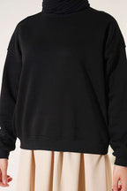 https://cdn.pazarium.com.tr/uc-iplik-sardonlu-sweatshirt-siyah-835175-20-B.jpg