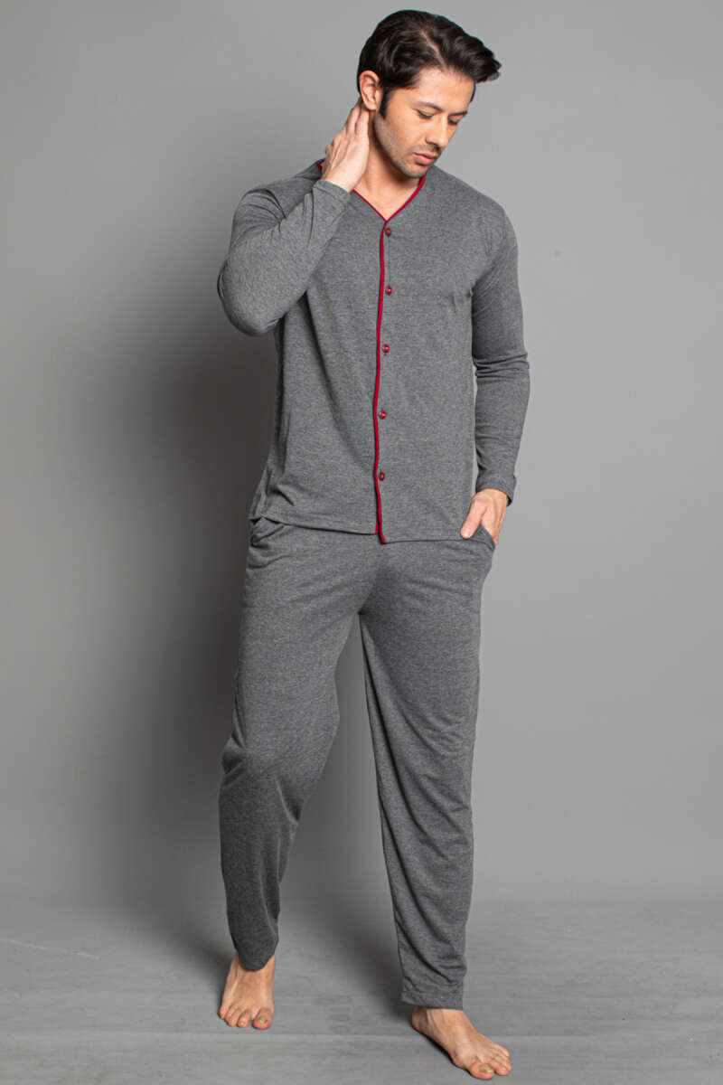 https://cdn.pazarium.com.tr/uzun-kol-boydan-dugmeli-erkek-pijama-takimi-fume-bordo-583329-13-B.jpg