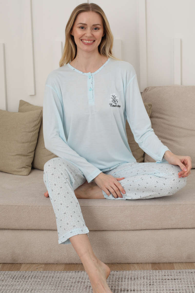 https://cdn.pazarium.com.tr/uzun-kol-kalp-detayli-dugmeli-pijama-takim-buz-mavisi-605976-14-B.jpg