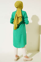 https://cdn.pazarium.com.tr/uzun-model-klasik-yaka-zumrut-yesili-tunik-411748-95-B.jpg