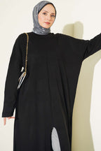 https://cdn.pazarium.com.tr/uzun-yirtmac-detayli-triko-tunik-siyah-828320-20-B.jpg