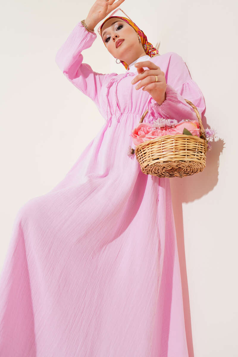 https://cdn.pazarium.com.tr/v-yaka-bagcikli-elbise-pembe-650720-15-B.jpg