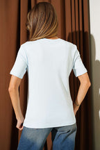 https://cdn.pazarium.com.tr/v-yaka-detayli-basic-t-shirt-buz-mavisi-787875-19-B.jpg