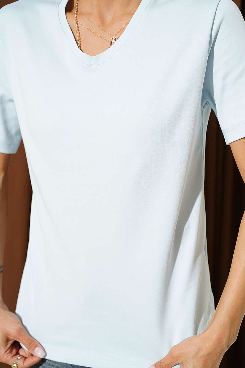 https://cdn.pazarium.com.tr/v-yaka-detayli-basic-t-shirt-buz-mavisi-787876-19-B.jpg