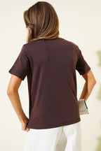 https://cdn.pazarium.com.tr/v-yaka-detayli-basic-t-shirt-kahve-788015-19-B.jpg